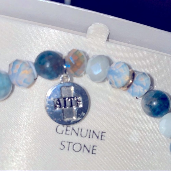 Women’s beaded stone stretch bracelet NWT - Picture 2 of 3